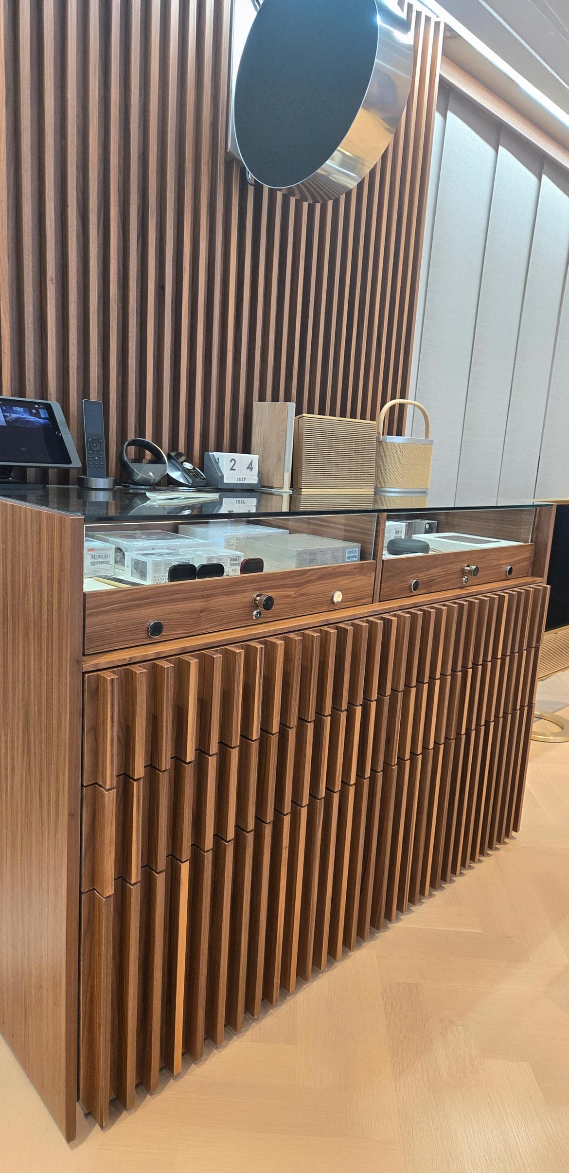 bang and olufsen display unit AI EXTENDED