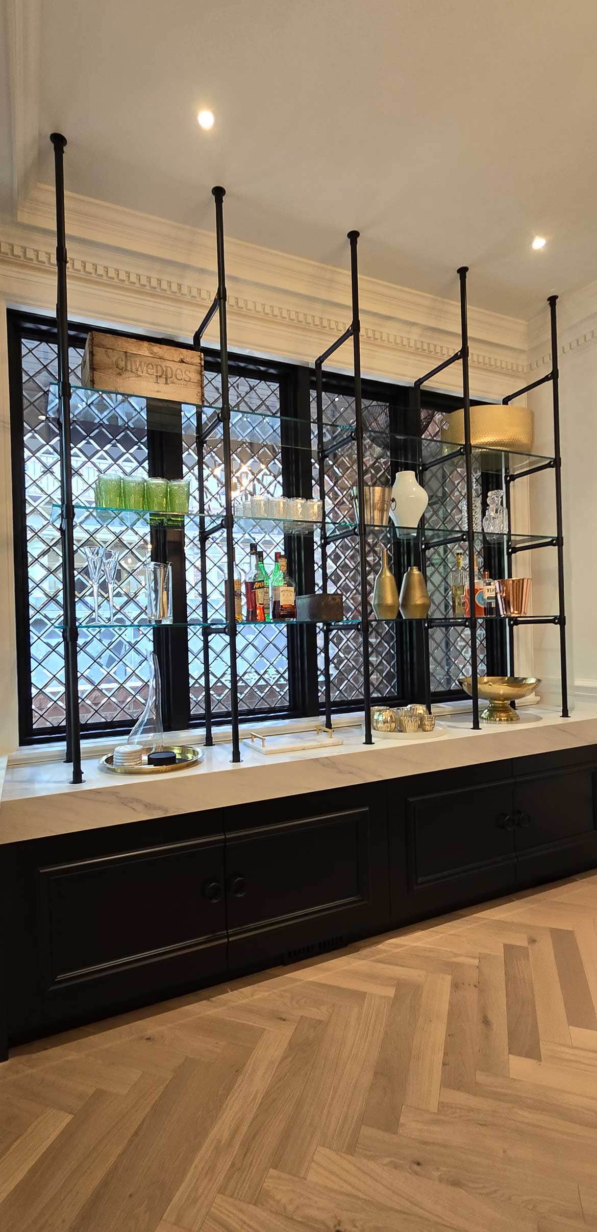 shelving unit