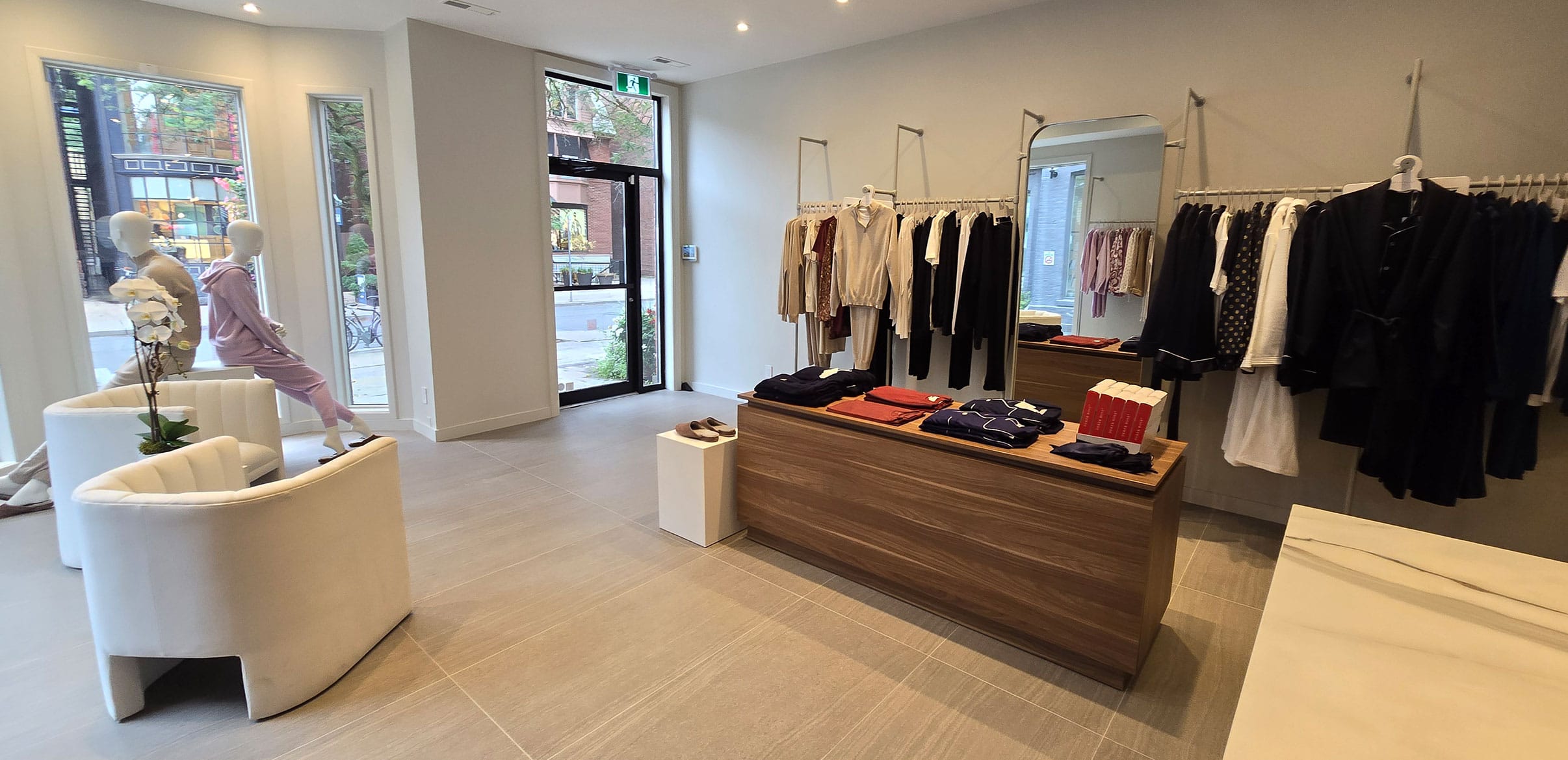 wud commercial fashion showroom front